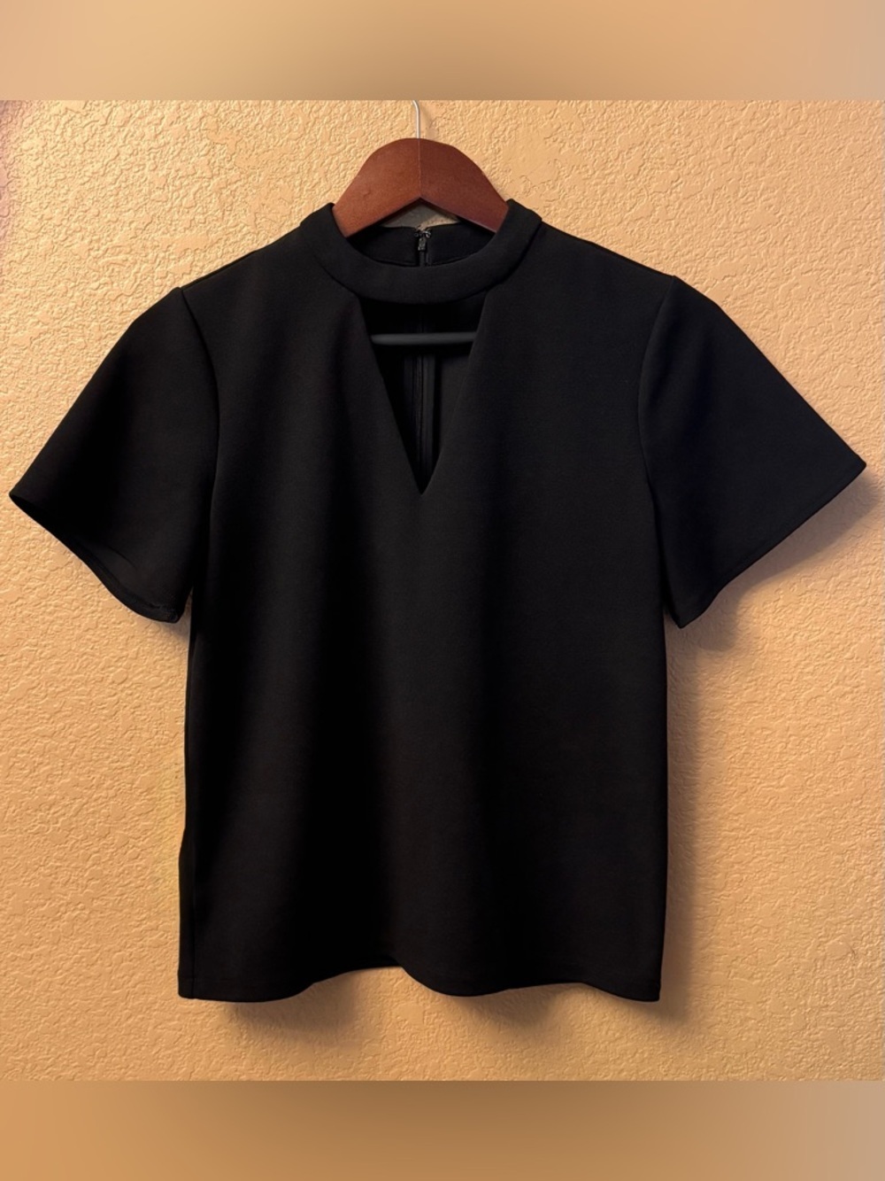 Ann Taylor Mock Neck Keyhole Cutout Top Back Zip Black SP